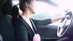 Female Uber Driver Gives Her Passenger A Handjob